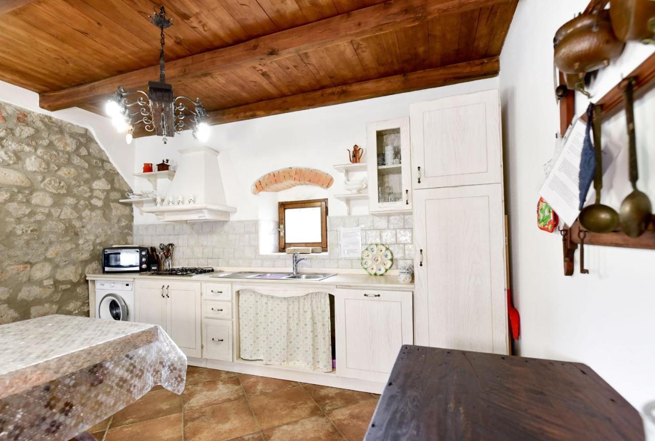 Agriturismo Castello Delle Fornaci - Private Jacuzzi أرشيدوسو المظهر الخارجي الصورة